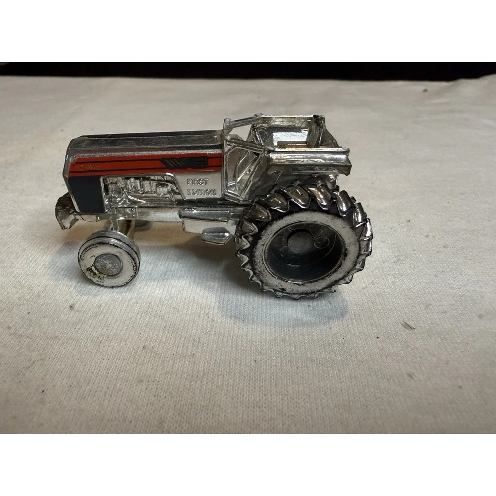 Scale Models 1/64 White Field Boss 2-135 Tractor First Edition 1985 Chrome